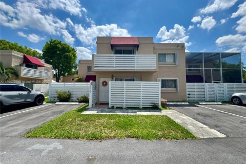 Townhouse in Miami, Florida 3 bedrooms, 147.9 sq.m. № 1864166 - photo 1