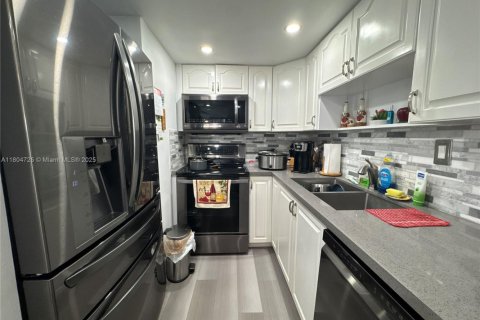 Townhouse in Miami, Florida 3 bedrooms, 147.9 sq.m. № 1864166 - photo 9