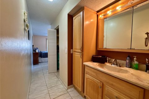 Townhouse in Miami, Florida 3 bedrooms, 147.9 sq.m. № 1864166 - photo 23