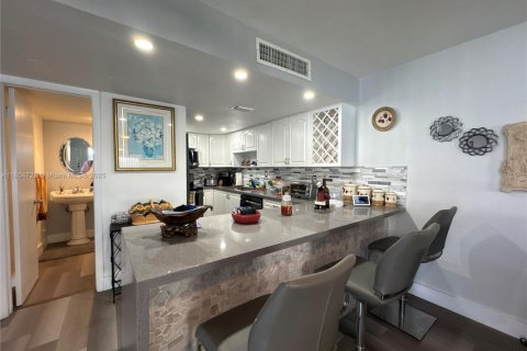Townhouse in Miami, Florida 3 bedrooms, 147.9 sq.m. № 1864166 - photo 7
