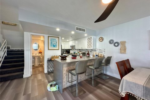 Townhouse in Miami, Florida 3 bedrooms, 147.9 sq.m. № 1864166 - photo 6