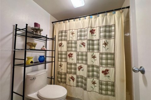 Townhouse in Miami, Florida 3 bedrooms, 147.9 sq.m. № 1864166 - photo 24