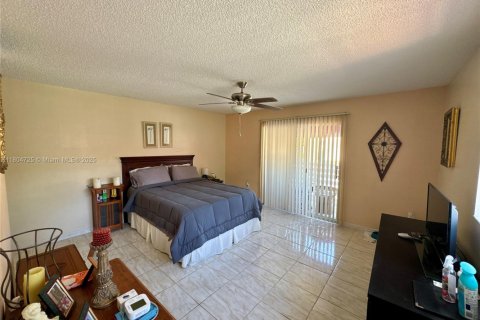 Townhouse in Miami, Florida 3 bedrooms, 147.9 sq.m. № 1864166 - photo 20