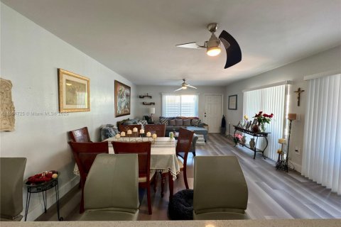 Townhouse in Miami, Florida 3 bedrooms, 147.9 sq.m. № 1864166 - photo 11