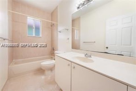 House in Homestead, Florida 4 bedrooms, 168.52 sq.m. № 2392062 - photo 10