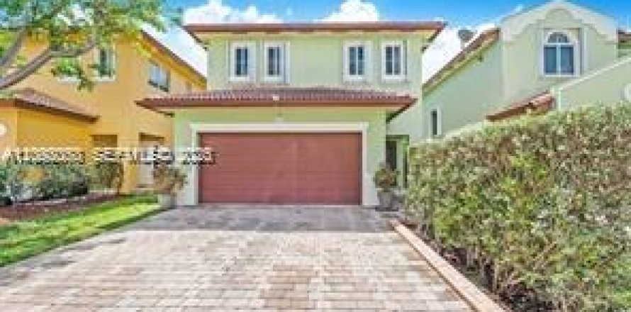 House in Homestead, Florida 4 bedrooms, 168.52 sq.m. № 2392062