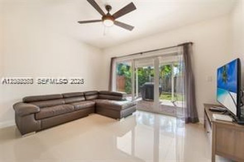 House in Homestead, Florida 4 bedrooms, 168.52 sq.m. № 2392062 - photo 4