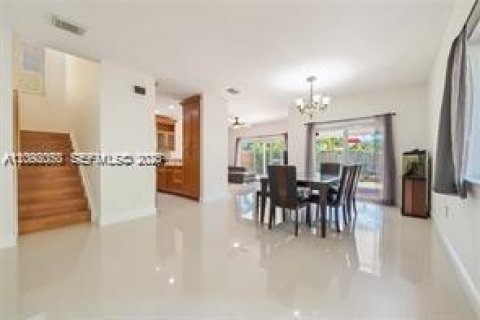 House in Homestead, Florida 4 bedrooms, 168.52 sq.m. № 2392062 - photo 2