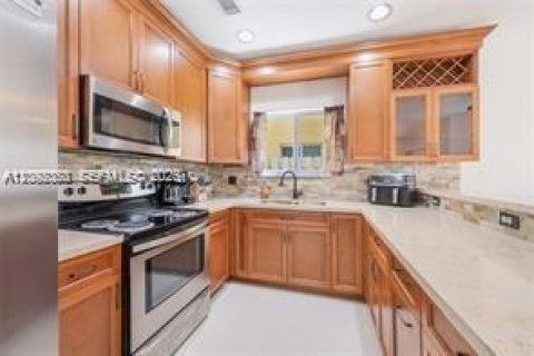 House in Homestead, Florida 4 bedrooms, 168.52 sq.m. № 2392062 - photo 3