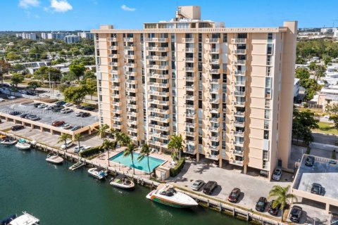 Condo in North Miami, Florida, 1 bedroom  № 1451954 - photo 20