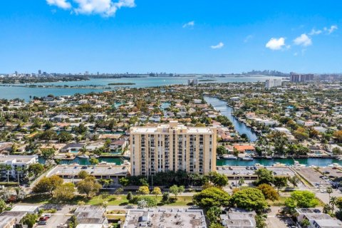 Condo in North Miami, Florida, 1 bedroom  № 1451954 - photo 15