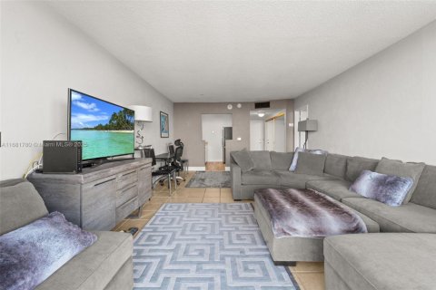 Condo in North Miami, Florida, 1 bedroom  № 1451954 - photo 4