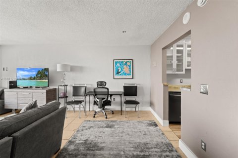 Condo in North Miami, Florida, 1 bedroom  № 1451954 - photo 8