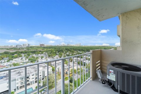 Condo in North Miami, Florida, 1 bedroom  № 1451954 - photo 21
