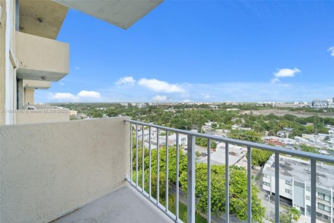 Condo in North Miami, Florida, 1 bedroom  № 1451954 - photo 13