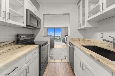 Condo in North Miami, Florida, 1 bedroom  № 1451954 - photo 5