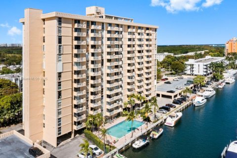Condo in North Miami, Florida, 1 bedroom  № 1451954 - photo 18