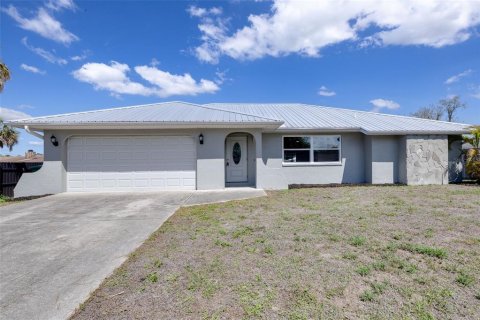 House in Punta Gorda, Florida 3 bedrooms, 144.37 sq.m. № 2118913