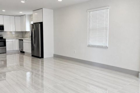 House in Lake Worth, Florida 4 bedrooms, 135.36 sq.m. № 2312129 - photo 17