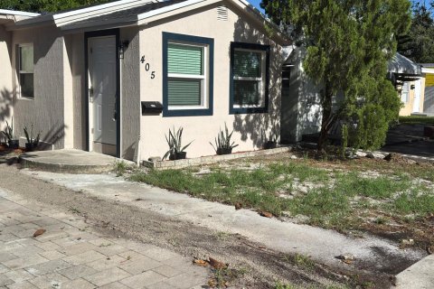 House in Lake Worth, Florida 4 bedrooms, 135.36 sq.m. № 2312129