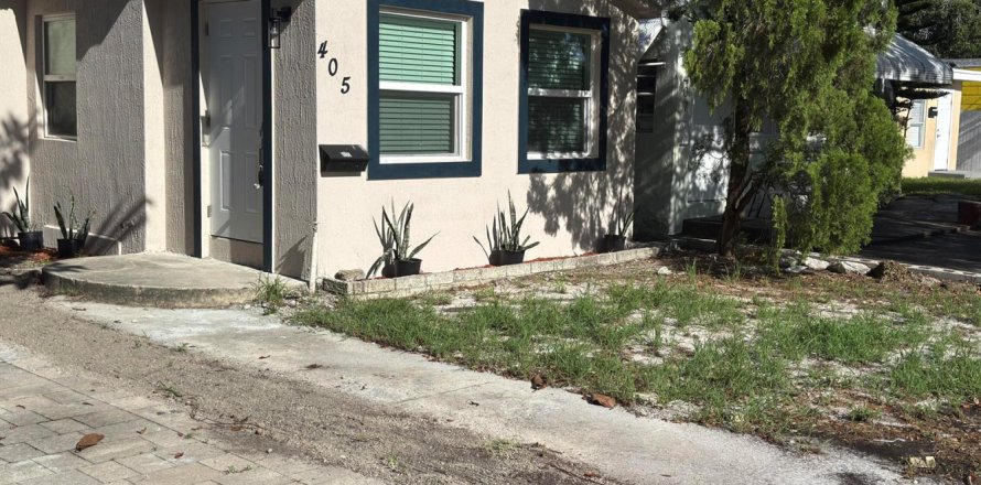 House in Lake Worth, Florida 4 bedrooms, 135.36 sq.m. № 2312129