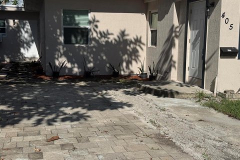 House in Lake Worth, Florida 4 bedrooms, 135.36 sq.m. № 2312129 - photo 2