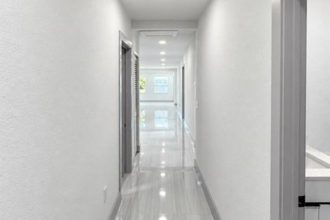 House in Lake Worth, Florida 4 bedrooms, 135.36 sq.m. № 2312129 - photo 23