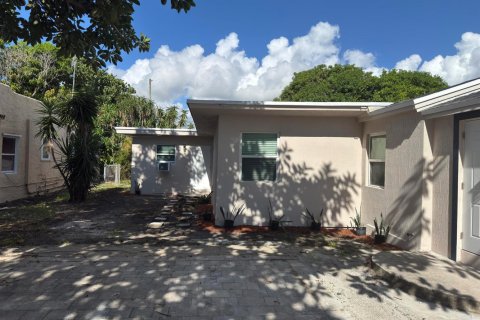 House in Lake Worth, Florida 4 bedrooms, 135.36 sq.m. № 2312129 - photo 8
