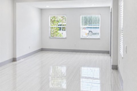 House in Lake Worth, Florida 4 bedrooms, 135.36 sq.m. № 2312129 - photo 13
