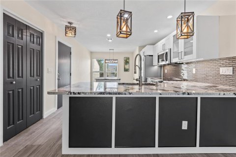 Condo in Sarasota, Florida, 2 bedrooms  № 2226130 - photo 10