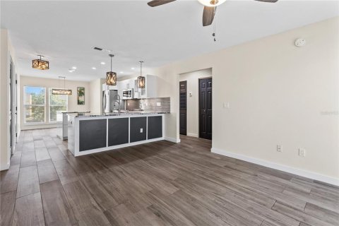Condo in Sarasota, Florida, 2 bedrooms  № 2226130 - photo 11
