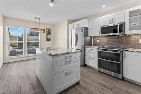 Condo in Sarasota, Florida, 2 bedrooms  № 2226130 - photo 3