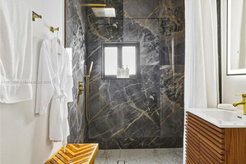 Commercial property in Miami, Florida № 1972496 - photo 18