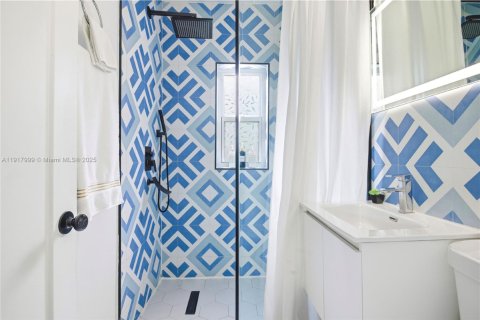 Commercial property in Miami, Florida № 1972496 - photo 15