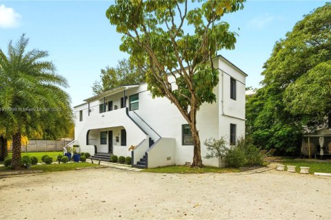 Commercial property in Miami, Florida № 1972496 - photo 5