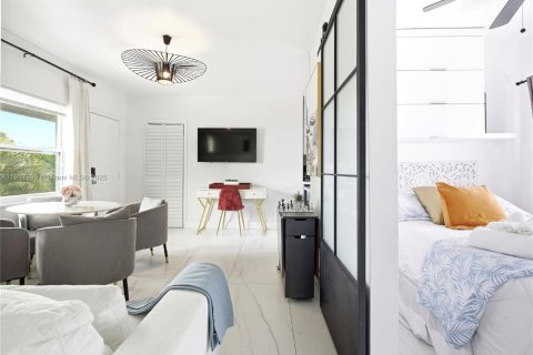 Commercial property in Miami, Florida № 1972496 - photo 12