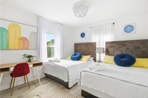 Commercial property in Miami, Florida № 1972496 - photo 9