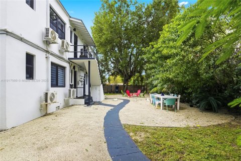 Commercial property in Miami, Florida № 1972496 - photo 14