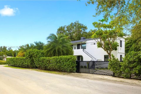 Commercial property in Miami, Florida № 1972496 - photo 6