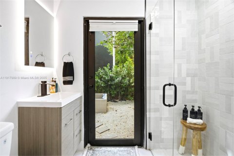 Commercial property in Miami, Florida № 1972496 - photo 20