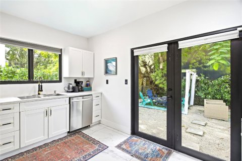 Commercial property in Miami, Florida № 1972496 - photo 19