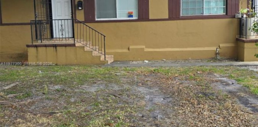 Immobilier commercial à Miami, Floride 147.16 m2 № 2078940