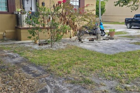 Immobilier commercial à vendre à Miami, Floride: 147.16 m2 № 2078940 - photo 2