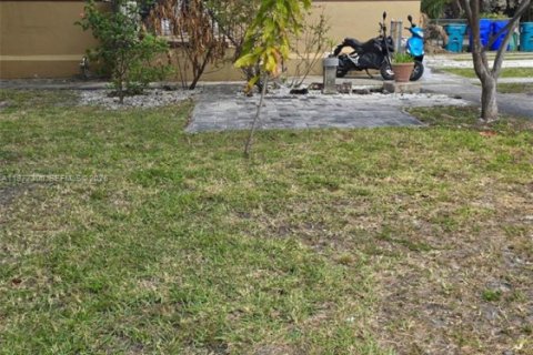 Immobilier commercial à vendre à Miami, Floride: 147.16 m2 № 2078940 - photo 6
