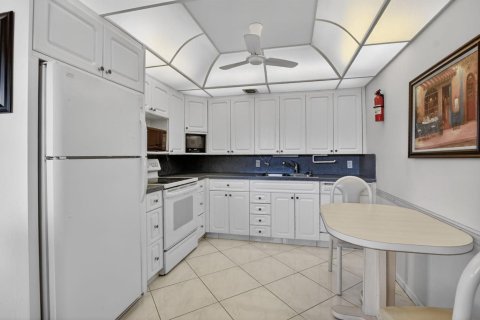 Copropriété à vendre à Boca Raton, Floride: 2 chambres, 87.79 m2 № 2251480 - photo 8