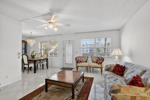 Copropriété à vendre à Boca Raton, Floride: 2 chambres, 87.79 m2 № 2251480 - photo 3