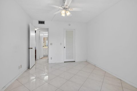 Copropriété à vendre à Boca Raton, Floride: 2 chambres, 87.79 m2 № 2251480 - photo 18
