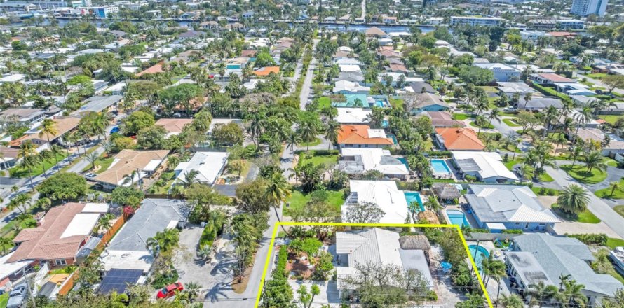 House in Pompano Beach, Florida 2 bedrooms, 155.7 sq.m. № 1080706