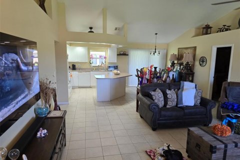 Casa en venta en Cape Coral, Florida, 4 dormitorios, 159.42 m2 № 1904216 - foto 11