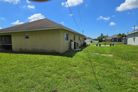 Casa en venta en Cape Coral, Florida, 4 dormitorios, 159.42 m2 № 1904216 - foto 4